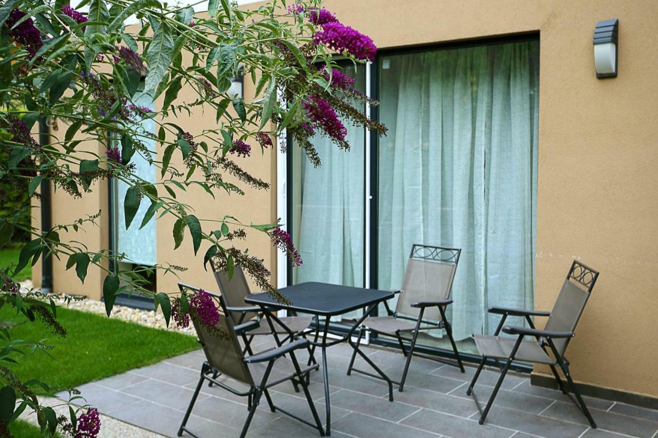 Townhouse On Budapest Border Будоирш Екстер'єр фото
