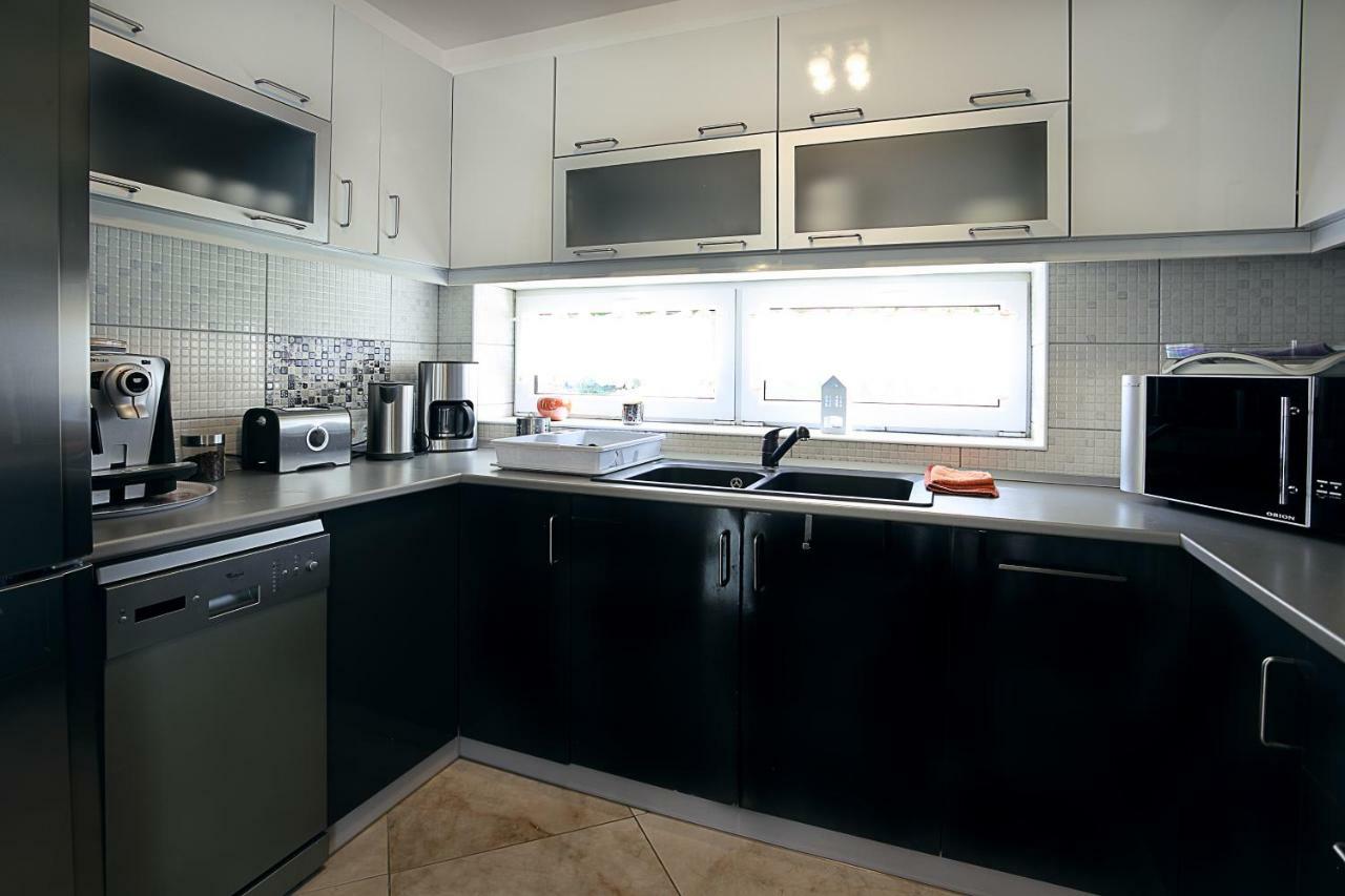 Townhouse On Budapest Border Будоирш Екстер'єр фото