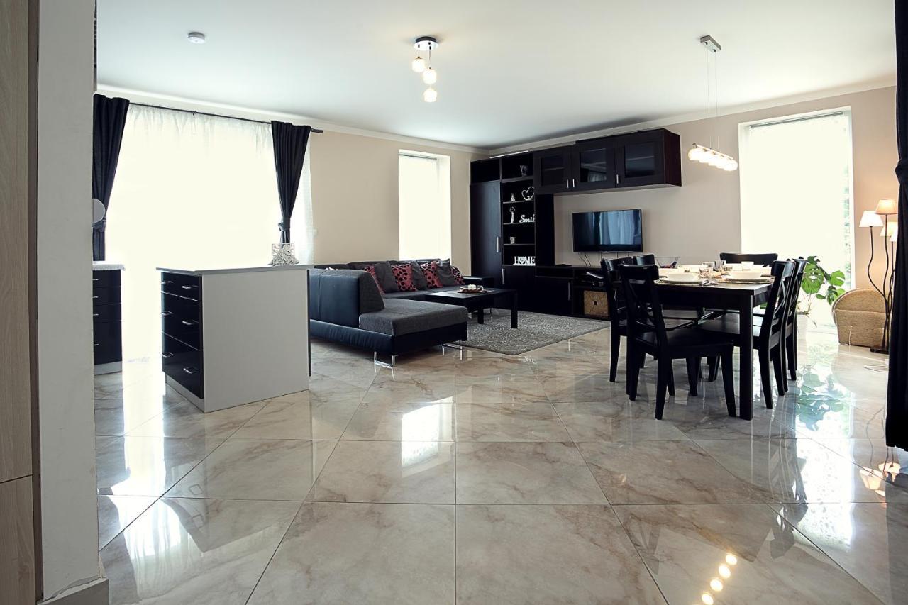 Townhouse On Budapest Border Будоирш Екстер'єр фото